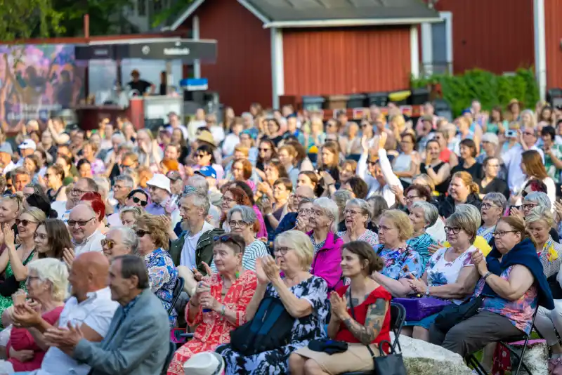 Kaikki laulaa Krapilla -illoissa laulettiin täysin palkein!