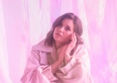 Laura Närhi akustisesti