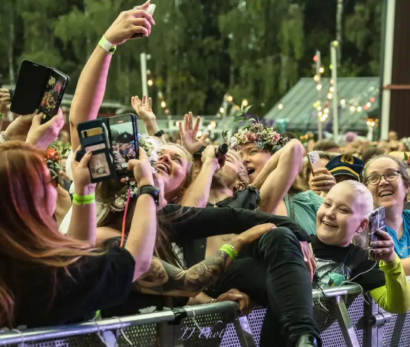 Mieletön skaala-festivaali Krapin tapahtumapihalla elokuussa 2026