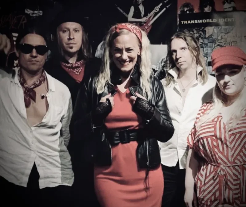 Platinum plays Blondie